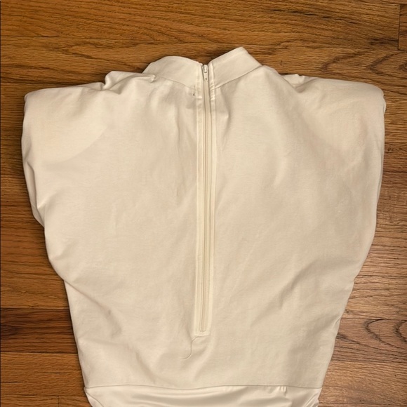 GoodTimeUSA Shoulder Pads Bodysuit Mock Neck Back Zip Cream Ivory Women L - Picture 4 of 6